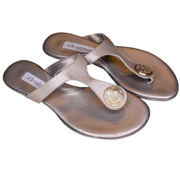 Brighton Pansy Sandal Thong Flip Flop Gold Leather Metal Medallion Size 6M - Picture 1 of 6